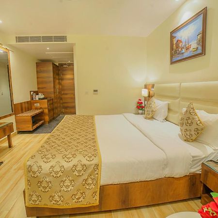 Hotel Hira Inn-10Mins From Railway Station & Bus Station Allāhābād Junction Zewnętrze zdjęcie