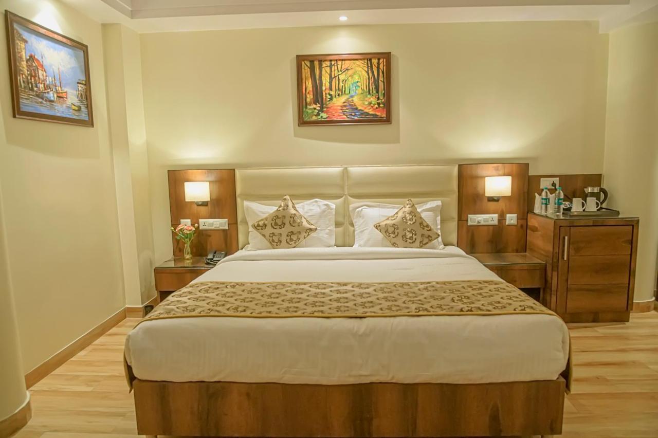 Hotel Hira Inn-10Mins From Railway Station & Bus Station Allāhābād Junction Zewnętrze zdjęcie