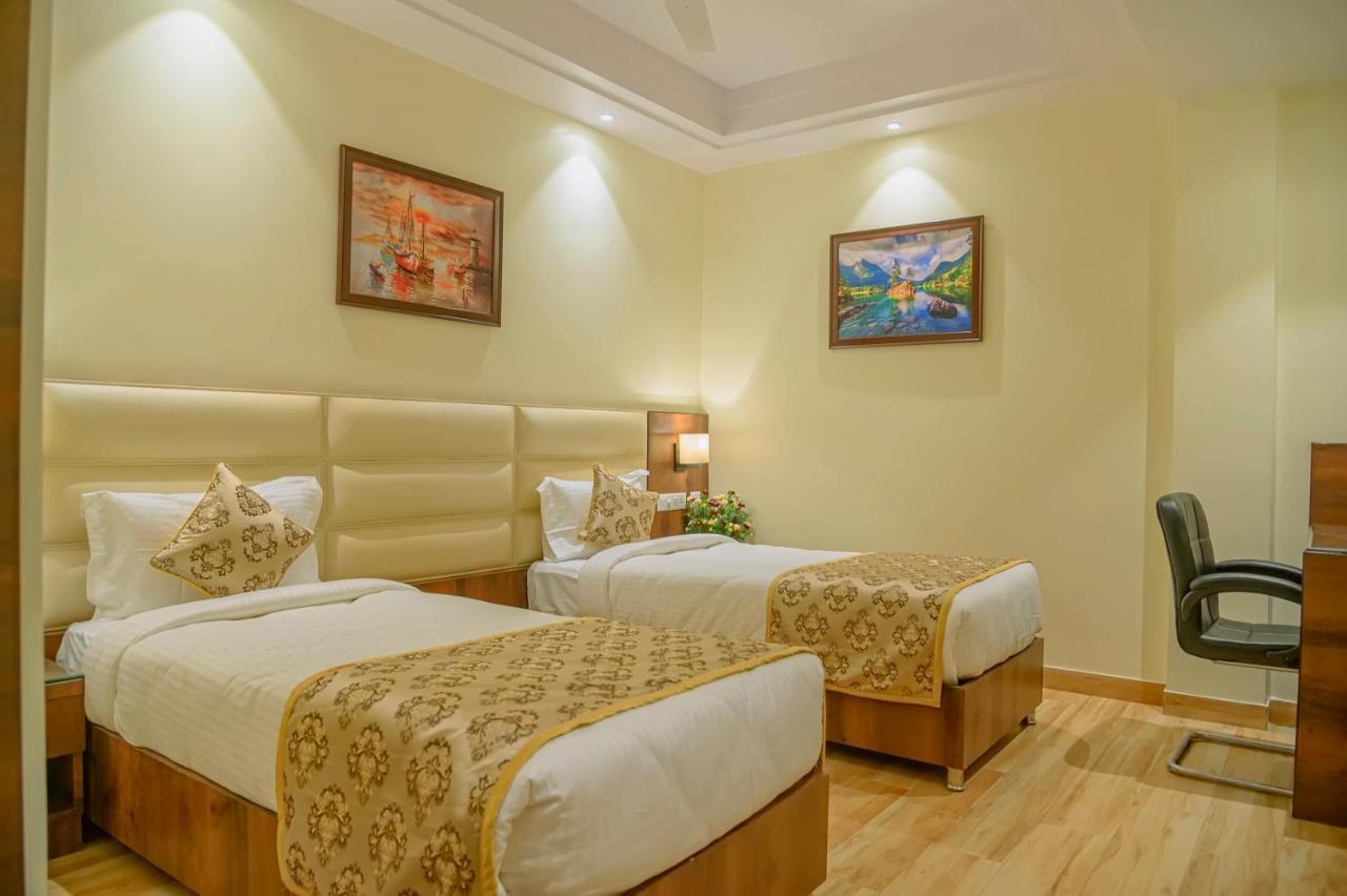 Hotel Hira Inn-10Mins From Railway Station & Bus Station Allāhābād Junction Zewnętrze zdjęcie