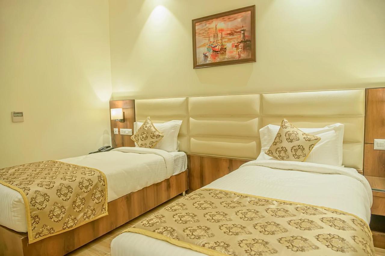 Hotel Hira Inn-10Mins From Railway Station & Bus Station Allāhābād Junction Zewnętrze zdjęcie
