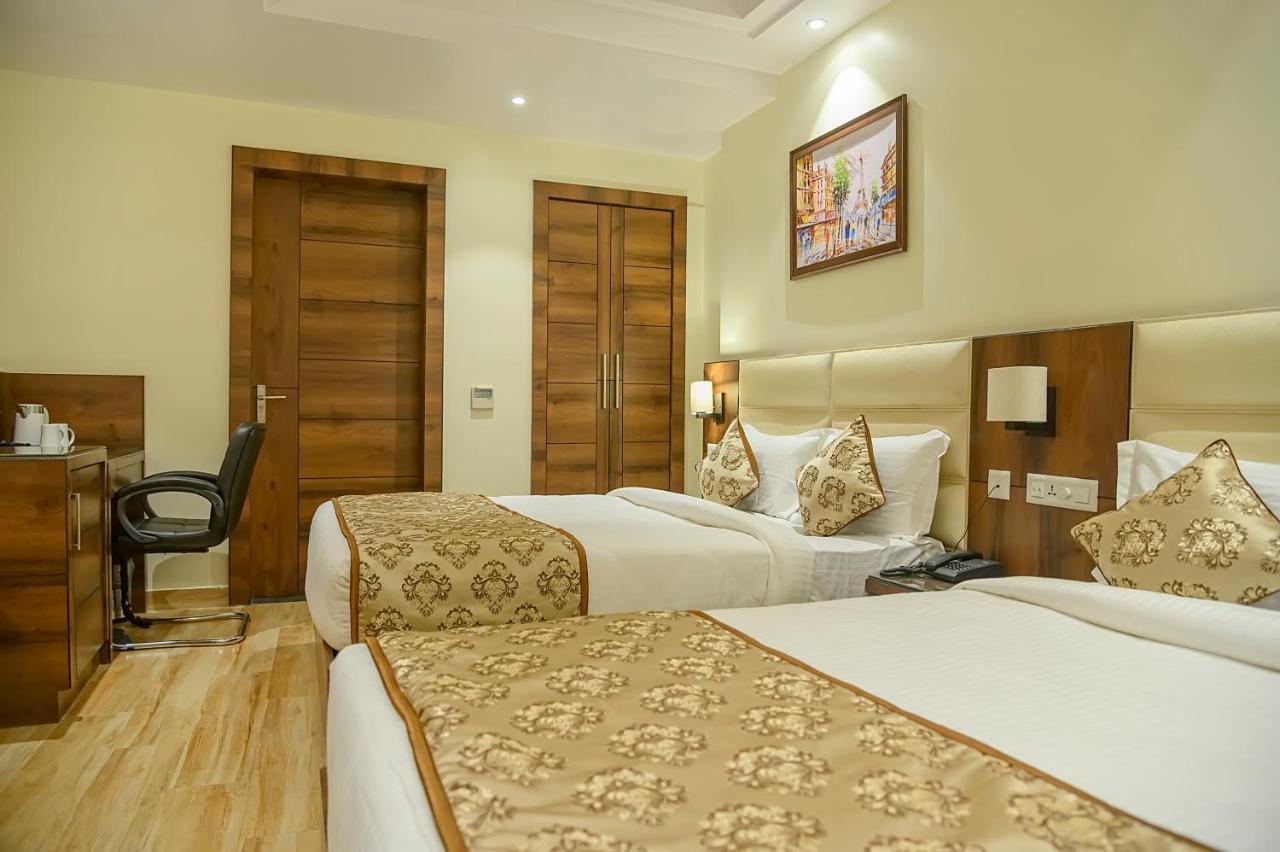 Hotel Hira Inn-10Mins From Railway Station & Bus Station Allāhābād Junction Zewnętrze zdjęcie