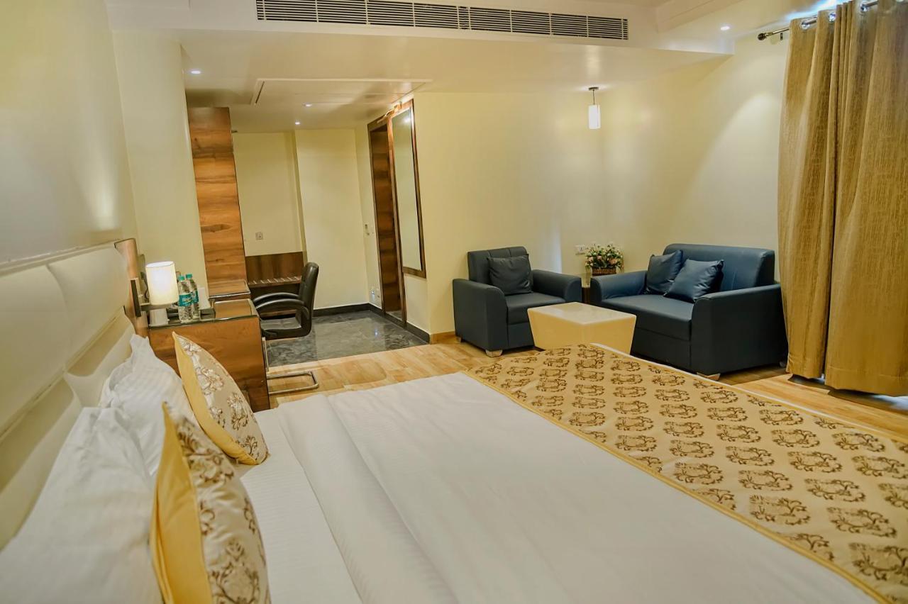 Hotel Hira Inn-10Mins From Railway Station & Bus Station Allāhābād Junction Zewnętrze zdjęcie