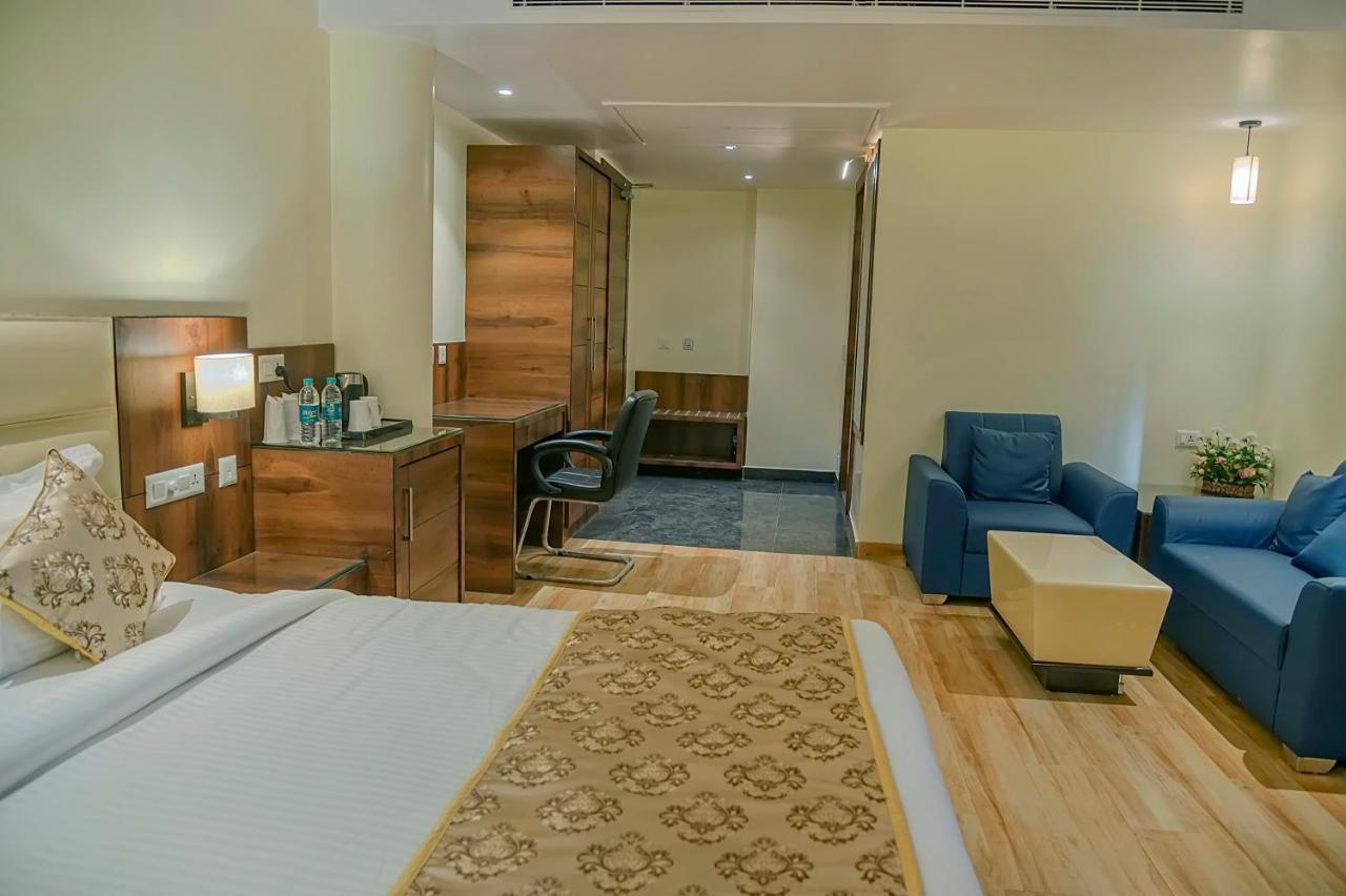 Hotel Hira Inn-10Mins From Railway Station & Bus Station Allāhābād Junction Zewnętrze zdjęcie