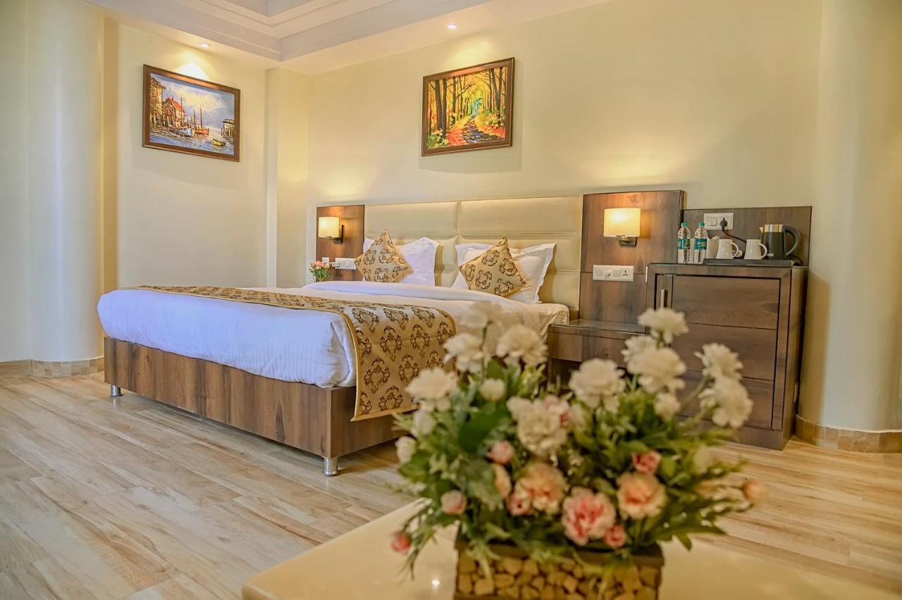 Hotel Hira Inn-10Mins From Railway Station & Bus Station Allāhābād Junction Zewnętrze zdjęcie