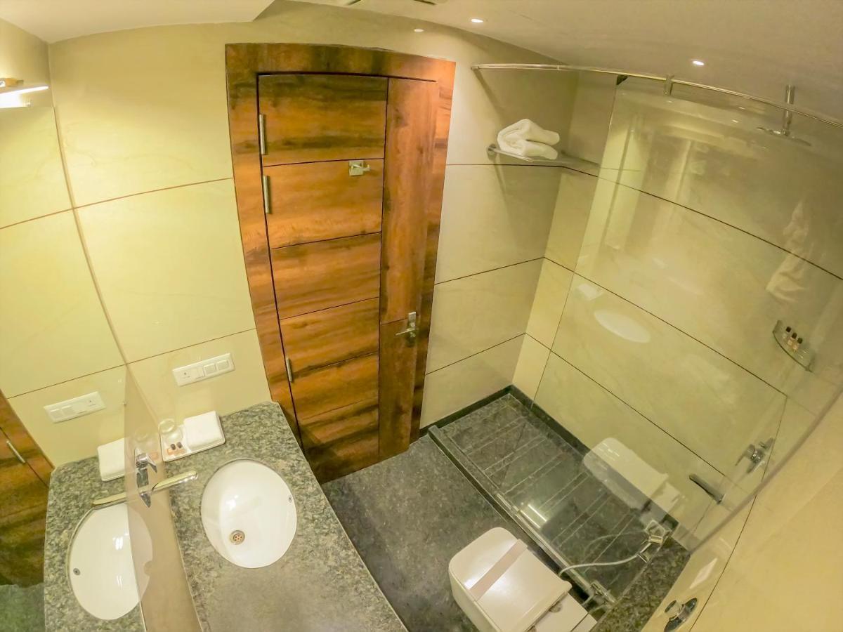 Hotel Hira Inn-10Mins From Railway Station & Bus Station Allāhābād Junction Zewnętrze zdjęcie