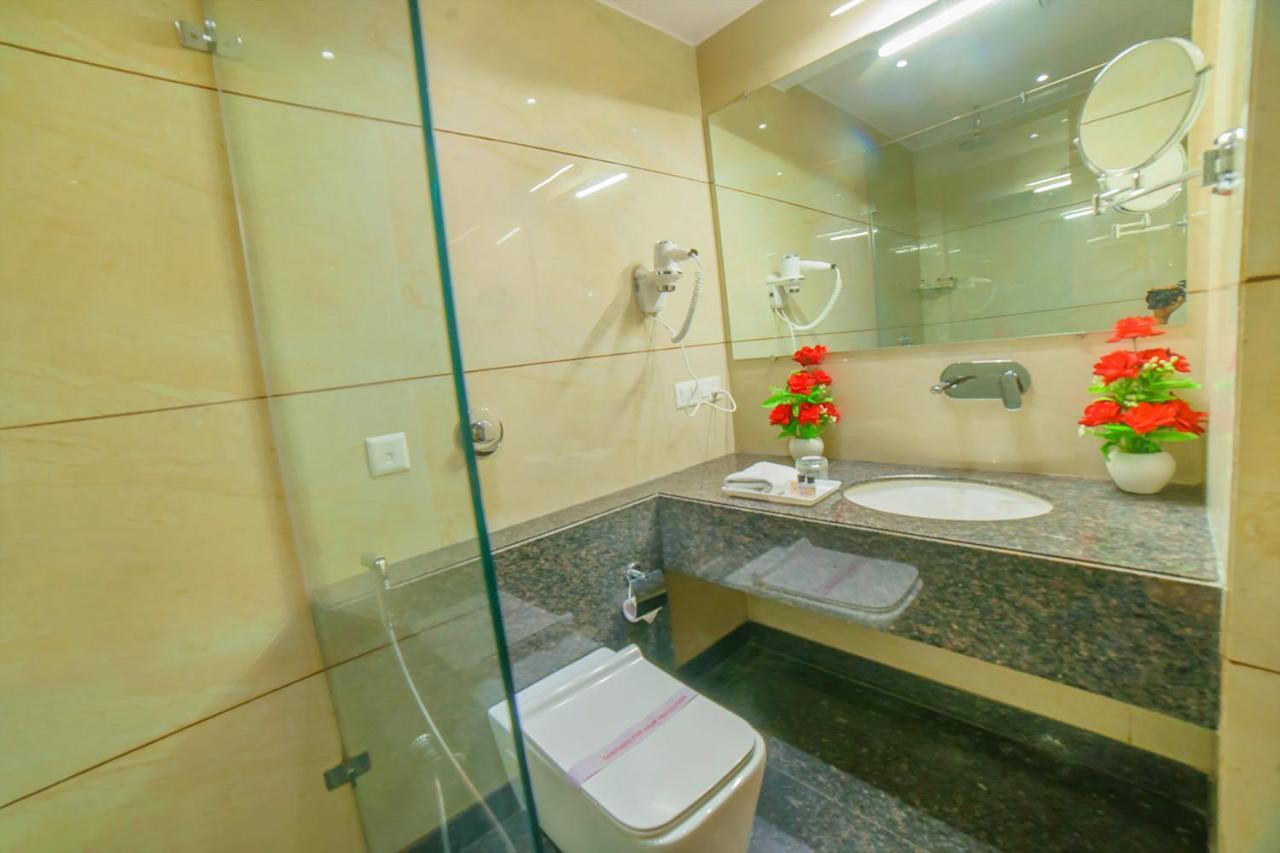 Hotel Hira Inn-10Mins From Railway Station & Bus Station Allāhābād Junction Zewnętrze zdjęcie