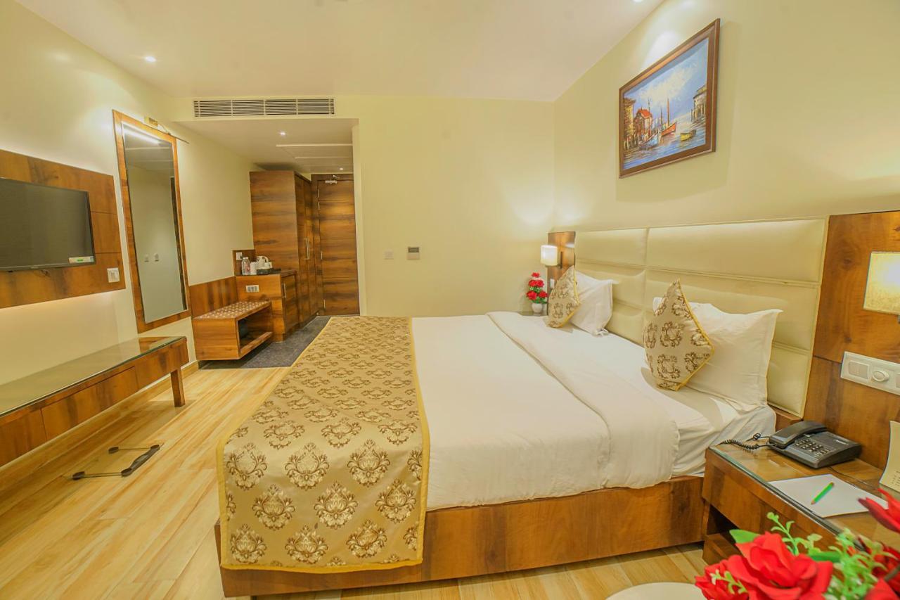 Hotel Hira Inn-10Mins From Railway Station & Bus Station Allāhābād Junction Zewnętrze zdjęcie