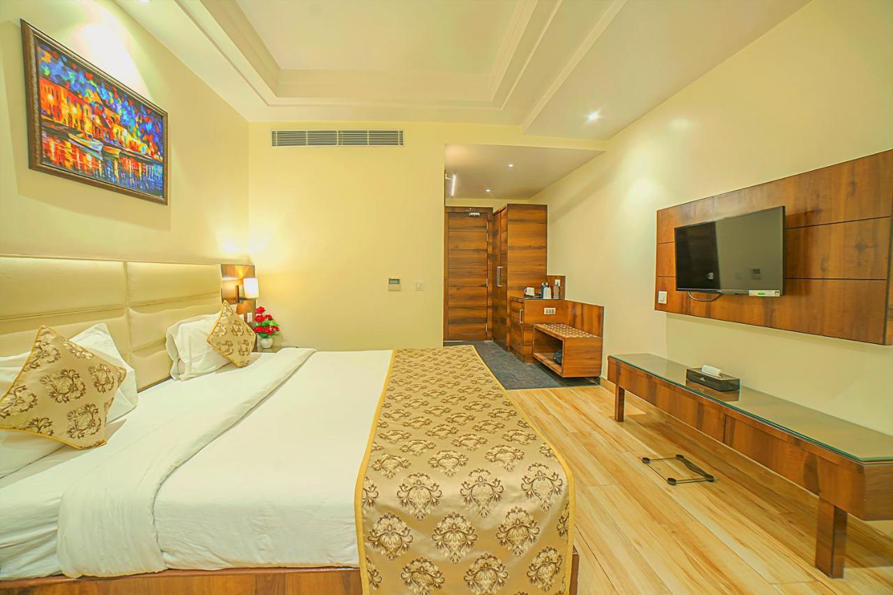 Hotel Hira Inn-10Mins From Railway Station & Bus Station Allāhābād Junction Zewnętrze zdjęcie